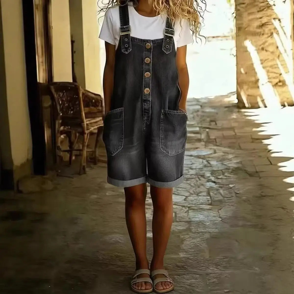 Macaquinho Jeans Lunessa™ Estilo Jardineira com Alças Ajustáveis e Bolsos Frontais