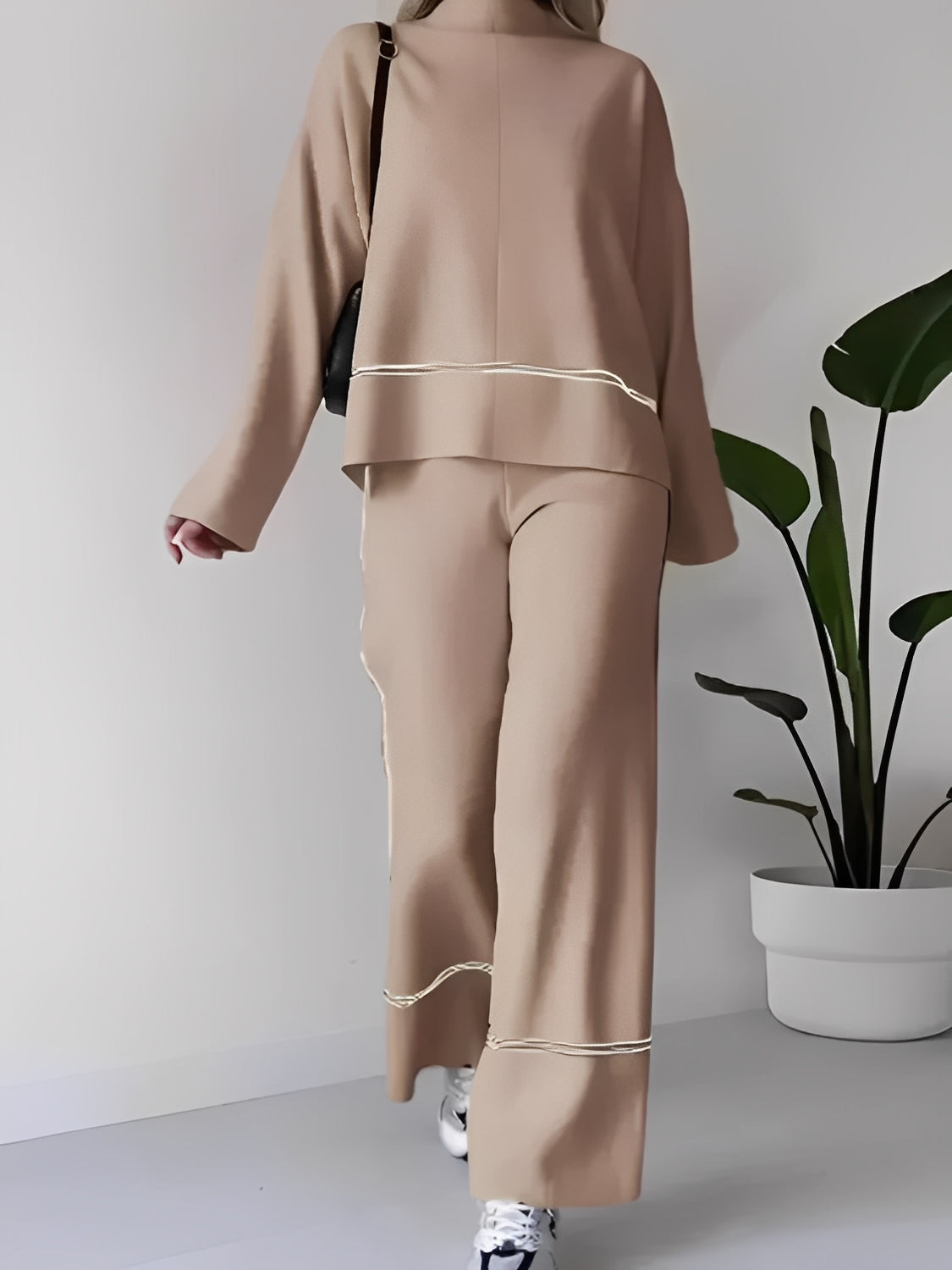Conjunto de Tricô com Suéter Mullet Gola Alta e Calça Confortável